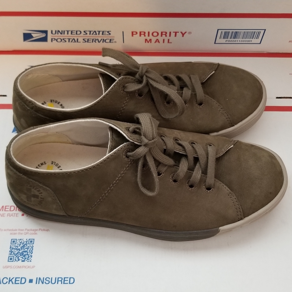 Dr. Martens low top green shoes size 10